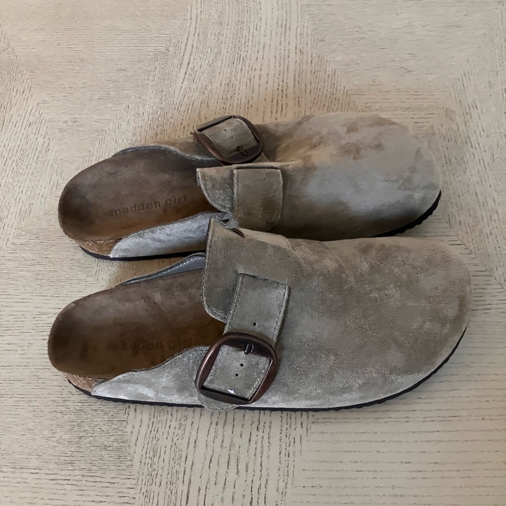 Madden Girl Prim Women’s Sz 9 Taupe Faux Leather Clogs | Boho - Scandi Girl